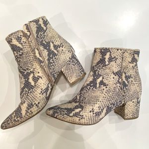 Steve Madden Faux Snakeskin S 6.5 booties